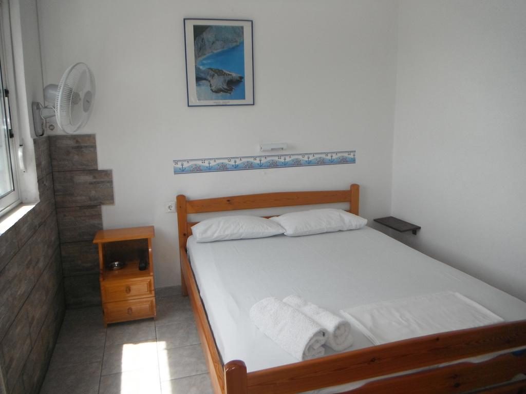 Orfeas Rooms Vasiliki Oda fotoğraf